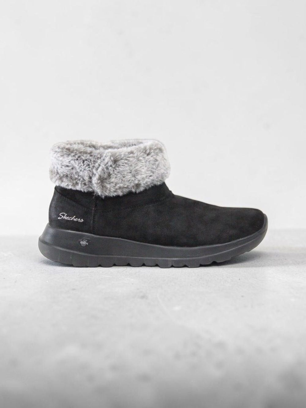 Skechers On-the-GO Cozy Ankle Boots •  Comfy Slippers • Size 7 • Black